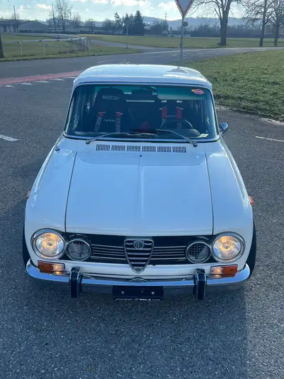 Alfa Romeo Giulia Super Nova 1974 — Classique italien authentique, 800 km seulement — tableau de bord