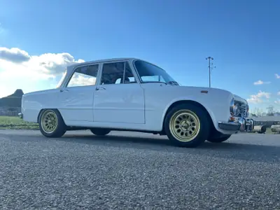Alfa Romeo Giulia Super Nova 1974 — Classique italien authentique, 800 km seulement — détail