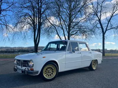 Alfa Romeo Giulia Super Nova 1974 — Classique italien authentique, 800 km seulement — Miniature 11