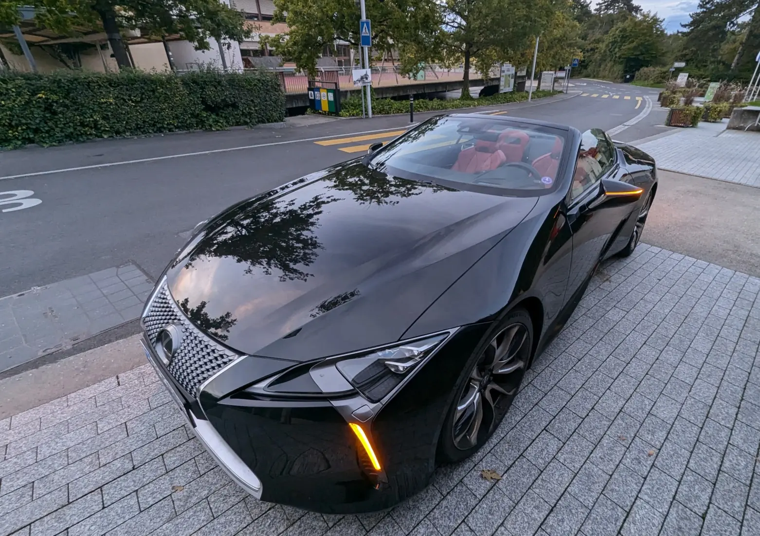 Lexus LC 500 Cabriolet V8 — Roadster de luxe, 463 ch et seulement 7'000 km