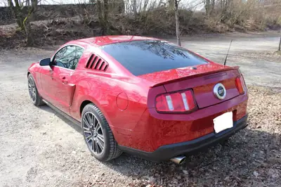 Ford Mustang GT — Muscle car légendaire, 320 ch, seulement 31'000 km — arrière