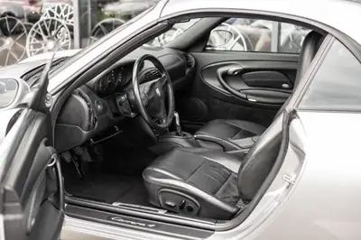Porsche 911 Carrera 4 Cabrio — Légende décapotable, 20 900 km seulement — detail