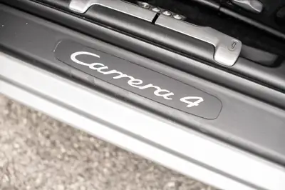 Porsche 911 Carrera 4 Cabrio — Légende décapotable, 20 900 km seulement — Thumbnail 7