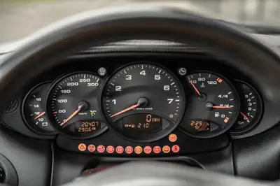Porsche 911 Carrera 4 Cabrio — Légende décapotable, 20 900 km seulement — Thumbnail 12