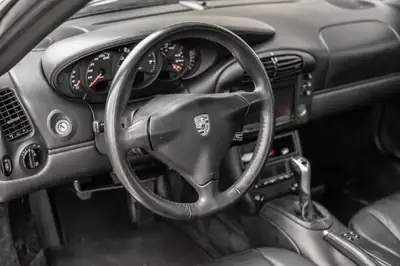 Porsche 911 Carrera 4 Cabrio — Légende décapotable, 20 900 km seulement — Thumbnail 11