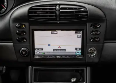 Porsche 911 Carrera 4 Cabrio — Légende décapotable, 20 900 km seulement — Thumbnail 13