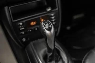 Porsche 911 Carrera 4 Cabrio — Légende décapotable, 20 900 km seulement — Thumbnail 15
