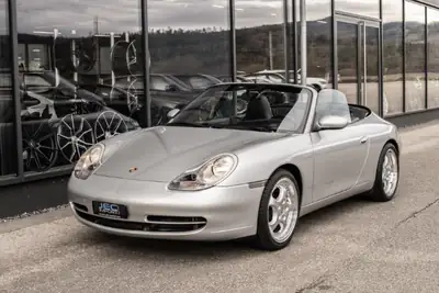 Porsche 911 Carrera 4 Cabrio — Légende décapotable, 20 900 km seulement — Thumbnail 17