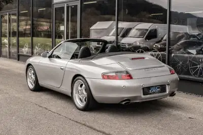 Porsche 911 Carrera 4 Cabrio — Légende décapotable, 20 900 km seulement — Thumbnail 19