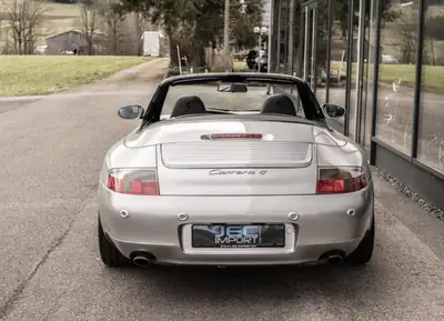 Porsche 911 Carrera 4 Cabrio — Légende décapotable, 20 900 km seulement — Thumbnail 20