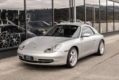 Porsche 911 Carrera 4 Cabrio — Légende décapotable, 20 900 km seulement — Thumbnail 23