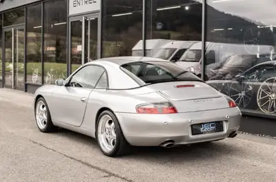 Porsche 911 Carrera 4 Cabrio — Légende décapotable, 20 900 km seulement — Thumbnail 25