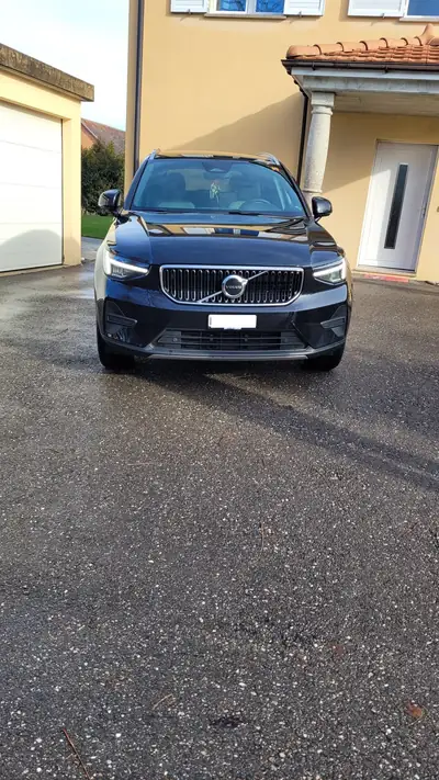 Volvo XC40 B3 Mild Hybrid — SUV compact efficient avec technologie hybride légère — arrière