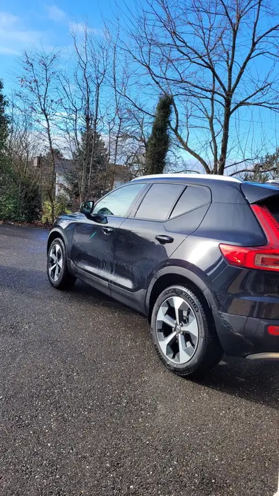 Volvo XC40 B3 Mild Hybrid — SUV compact efficient avec technologie hybride légère — Miniature 8