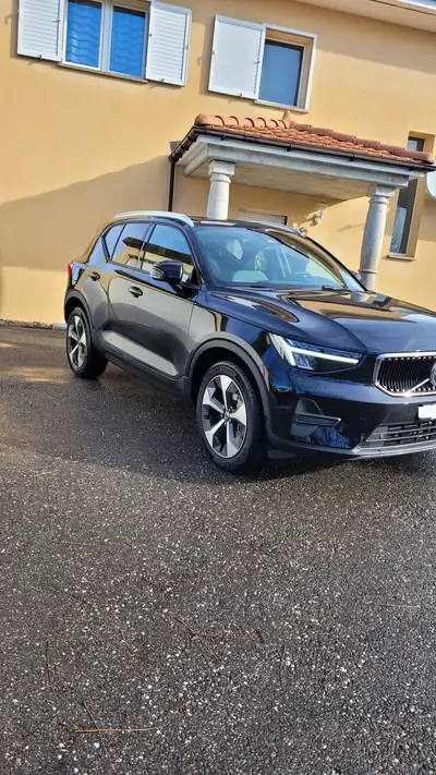 Volvo XC40 B3 Mild Hybrid — SUV compact efficient avec technologie hybride légère — Miniature 7