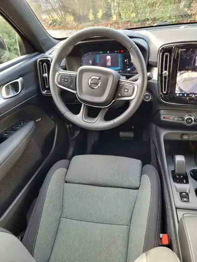 Volvo XC40 B3 Mild Hybrid — SUV compact efficient avec technologie hybride légère — Miniature 13