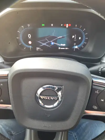 Volvo XC40 B3 Mild Hybrid — SUV compact efficient avec technologie hybride légère — Miniature 14