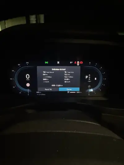 Volvo XC40 B3 Mild Hybrid — SUV compact efficient avec technologie hybride légère — Miniature 19