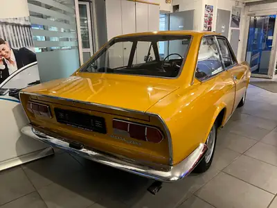 FIAT 124 Sport Coupé 1968 – Un classique italien restauré à la perfection — rear view