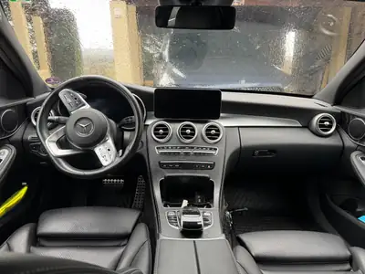 Mercedes-Benz C 200 Swiss Star AMG Line — Berline premium 4Matic, 63 000 km — intérieur