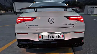 Mercedes-Benz CLA 45 S AMG 4Matic+ — Performance 422 ch, Toit panoramique ouvrant — fianco