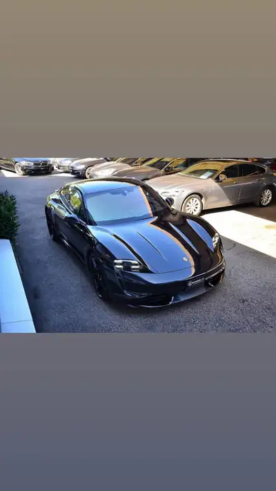 Porsche Taycan Turbo — Berline électrique haute performance, 52 000 km — côté