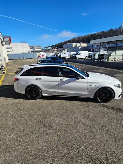 Mercedes-Benz C 63 S AMG — Break haute performance, 510 ch et faible kilométrage — vista posteriore