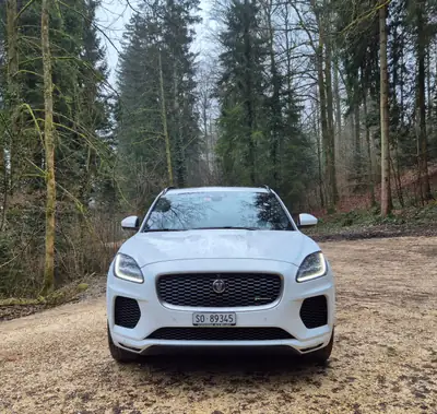 Jaguar E-PACE D240 AWD — SUV Premium Diesel, Cuir & Navigation, Historique Suisse — vue extérieure