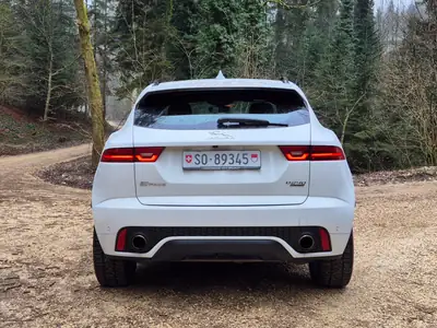Jaguar E-PACE D240 AWD — SUV Premium Diesel, Cuir & Navigation, Historique Suisse — tableau de bord