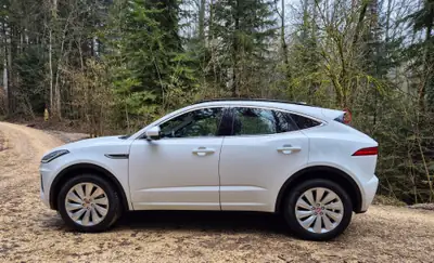Jaguar E-PACE D240 AWD — SUV Premium Diesel, Cuir & Navigation, Historique Suisse — intérieur