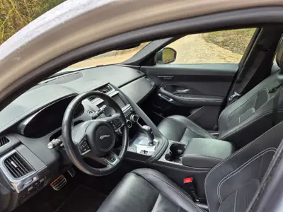 Jaguar E-PACE D240 AWD — SUV Premium Diesel, Cuir & Navigation, Historique Suisse — Miniature 7