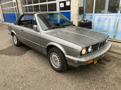 BMW 325 Cabriolet 1987 — Classique britannique restauré, toit neuf — côté
