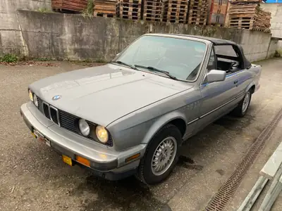 BMW 325 Cabriolet 1987 — Classique britannique restauré, toit neuf — vue extérieure