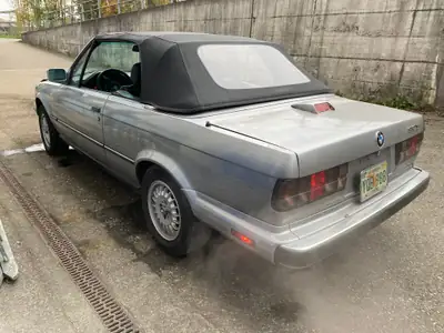 BMW 325 Cabriolet 1987 — Classique britannique restauré, toit neuf — arrière