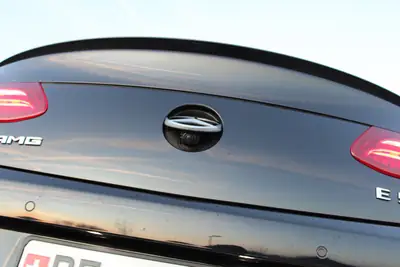 Mercedes-Benz E 53 AMG Coupé 4Matic+ — Élégance sportive et puissance maîtrisée — Miniatur 9