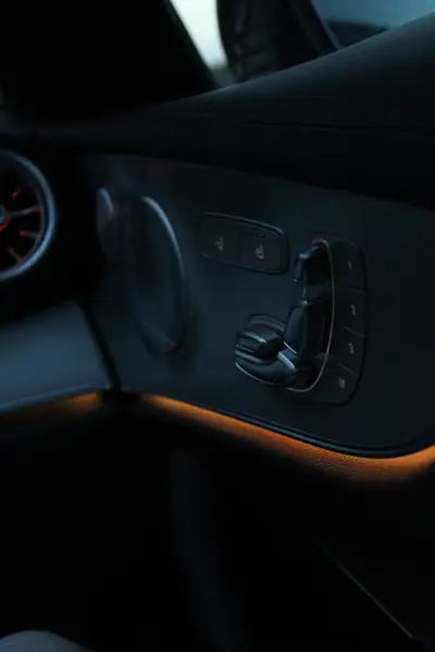 Mercedes-Benz E 53 AMG Coupé 4Matic+ — Élégance sportive et puissance maîtrisée — Miniatur 17