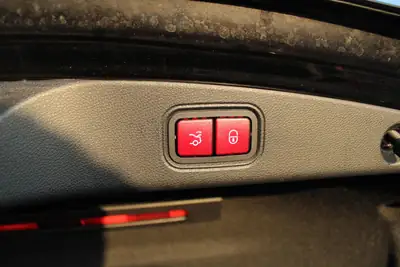 Mercedes-Benz E 53 AMG Coupé 4Matic+ — Élégance sportive et puissance maîtrisée — Miniatur 21