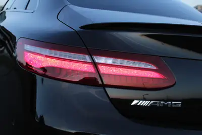 Mercedes-Benz E 53 AMG Coupé 4Matic+ — Élégance sportive et puissance maîtrisée — Miniatur 23