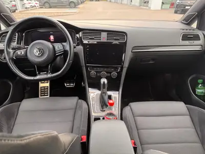 VW Golf 2.0 TSI R 4Motion DSG — Sportive 310 ch, transmission intégrale, 80 000 km — interni