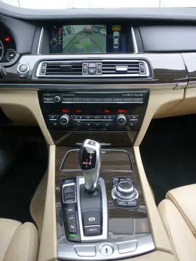BMW 740d xDrive — Berline de prestige diesel, 313 ch et traction intégrale — Thumbnail 12