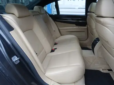 BMW 740d xDrive — Berline de prestige diesel, 313 ch et traction intégrale — Thumbnail 15