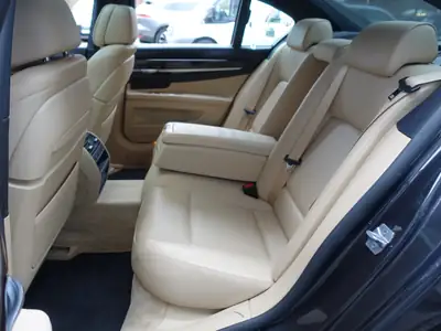BMW 740d xDrive — Berline de prestige diesel, 313 ch et traction intégrale — Thumbnail 14