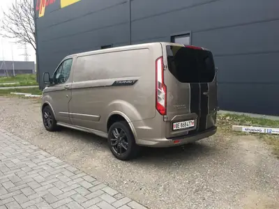 Ford Transit Custom Van 290 L1H1 — Utilitaire diesel performant, 55'000 km seulement — côté