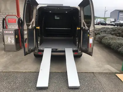 Ford Transit Custom Van 290 L1H1 — Utilitaire diesel performant, 55'000 km seulement — tableau de bord