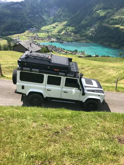 Land Rover Defender 110 TD4 — L'utilitaire légendaire, entretien complet et accessoires premium — détail