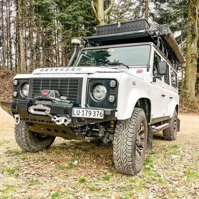 Land Rover Defender 110 TD4 — L'utilitaire légendaire, entretien complet et accessoires premium — tableau de bord