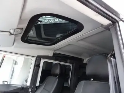 Land Rover Defender 110 TD4 — L'utilitaire légendaire, entretien complet et accessoires premium — Miniature 10