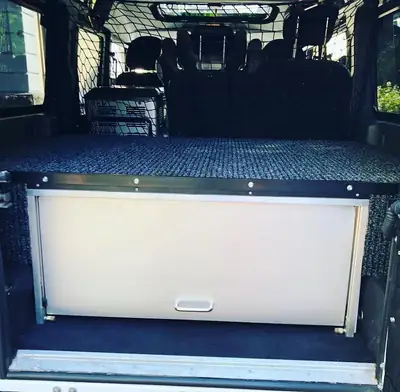 Land Rover Defender 110 TD4 — L'utilitaire légendaire, entretien complet et accessoires premium — Miniature 16
