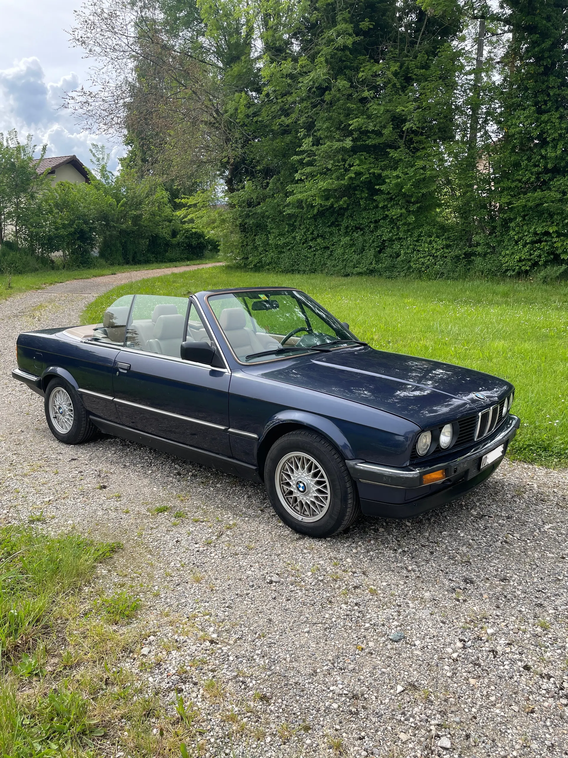 BMW 320i Cabrio 1990 — Roadster classique, sans accident, moteur pétillant — vista esterna