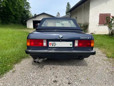 BMW 320i Cabrio 1990 — Roadster classique, sans accident, moteur pétillant — dettaglio